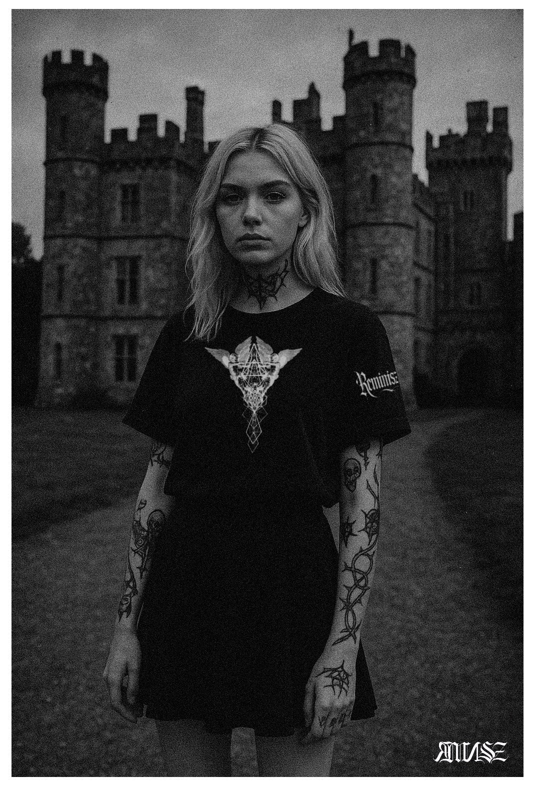 "Divine" Unisex Bio - T-Shirt mit Rippkragen - rmnsz.store