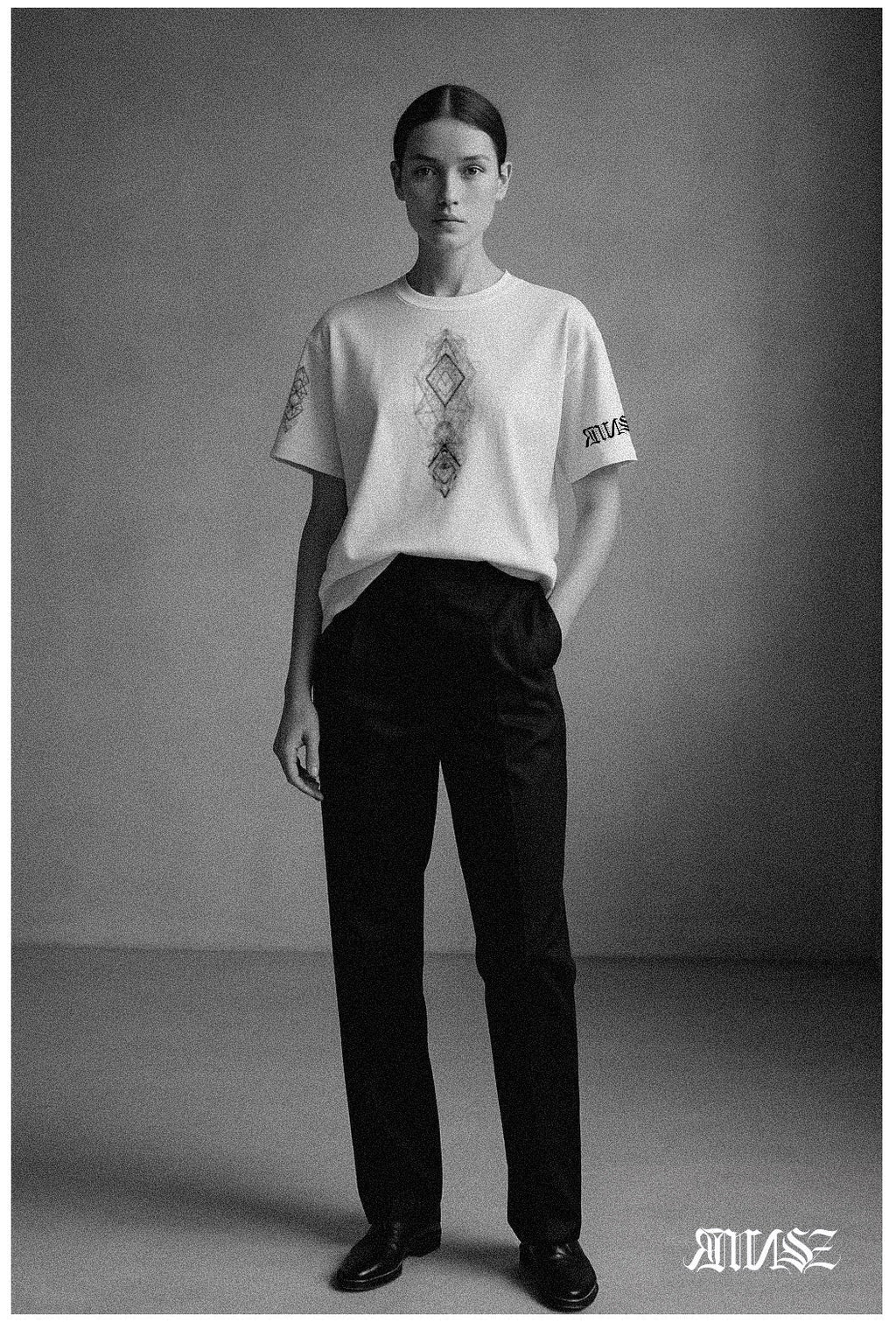 "Enigma" Unisex Bio - T-Shirt mit Rippkragen - rmnsz.store