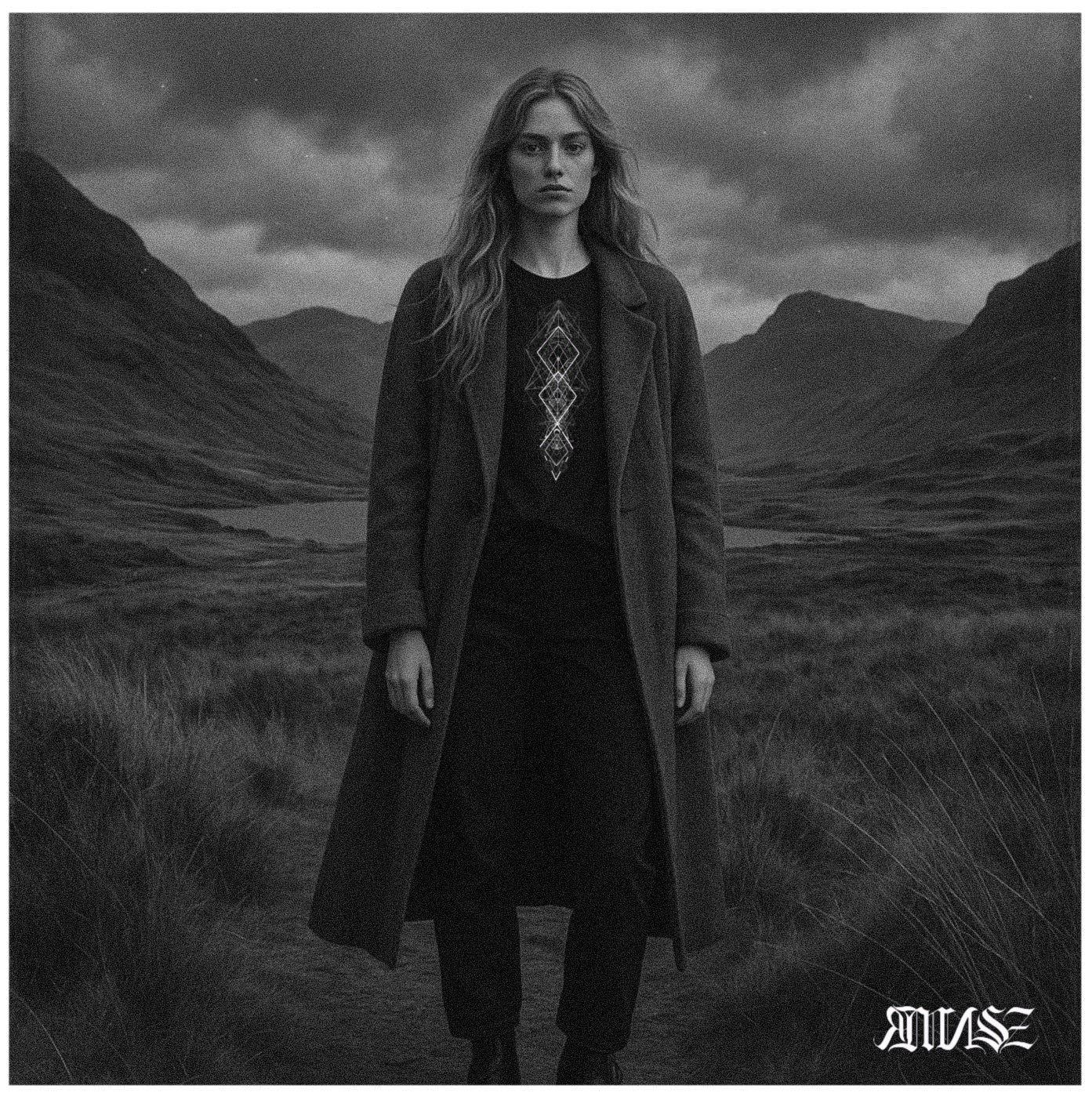 "Enigma" Unisex Bio - T-Shirt mit Rippkragen - rmnsz.store