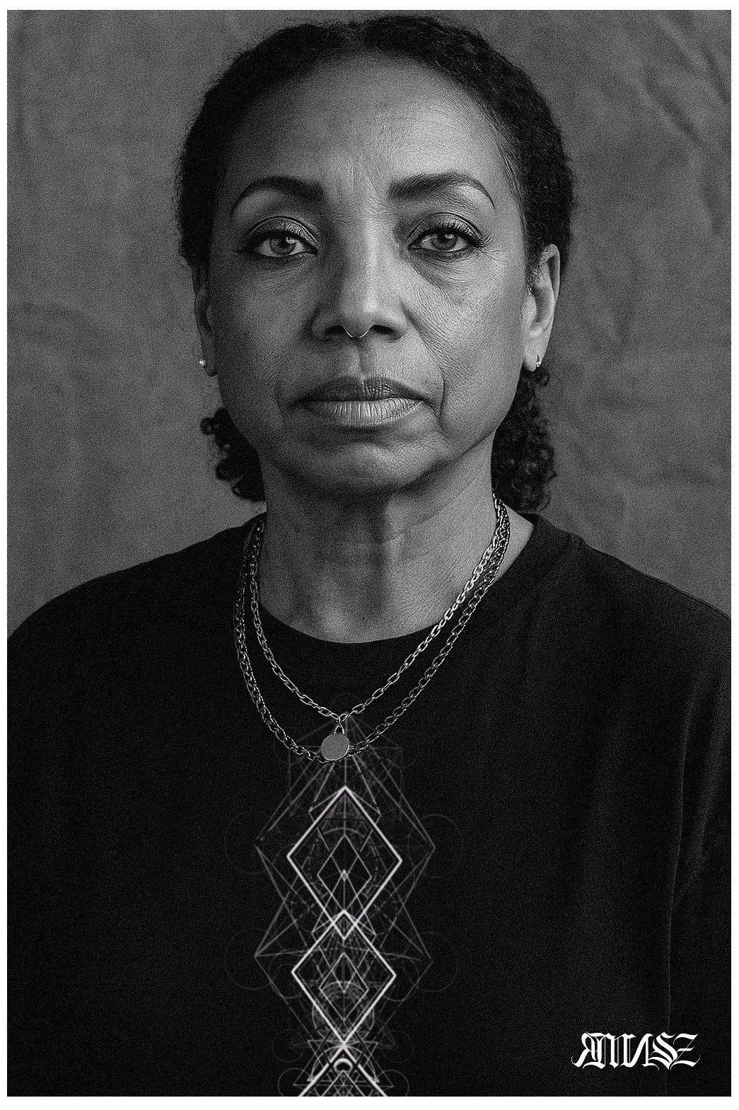 "Enigma" Unisex Bio - T-Shirt mit Rippkragen - rmnsz.store