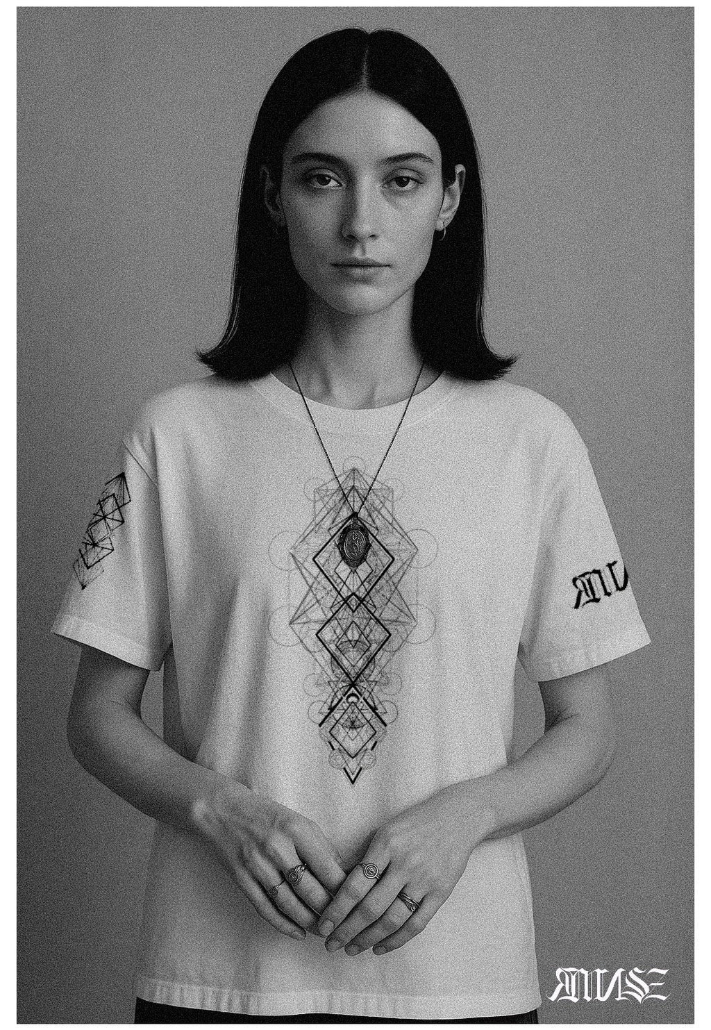 "Enigma" Unisex Bio - T-Shirt mit Rippkragen - rmnsz.store