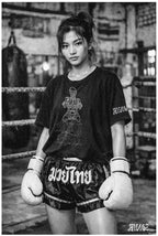 "Muay Thai" Unisex Bio - T-Shirt mit Rippkragen - rmnsz.store