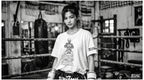 "MuayThai" Unisex Bio - T-Shirt Weiss mit Rippkragen - rmnsz.store