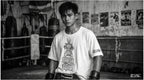 "MuayThai" Unisex Bio - T-Shirt Weiss mit Rippkragen - rmnsz.store