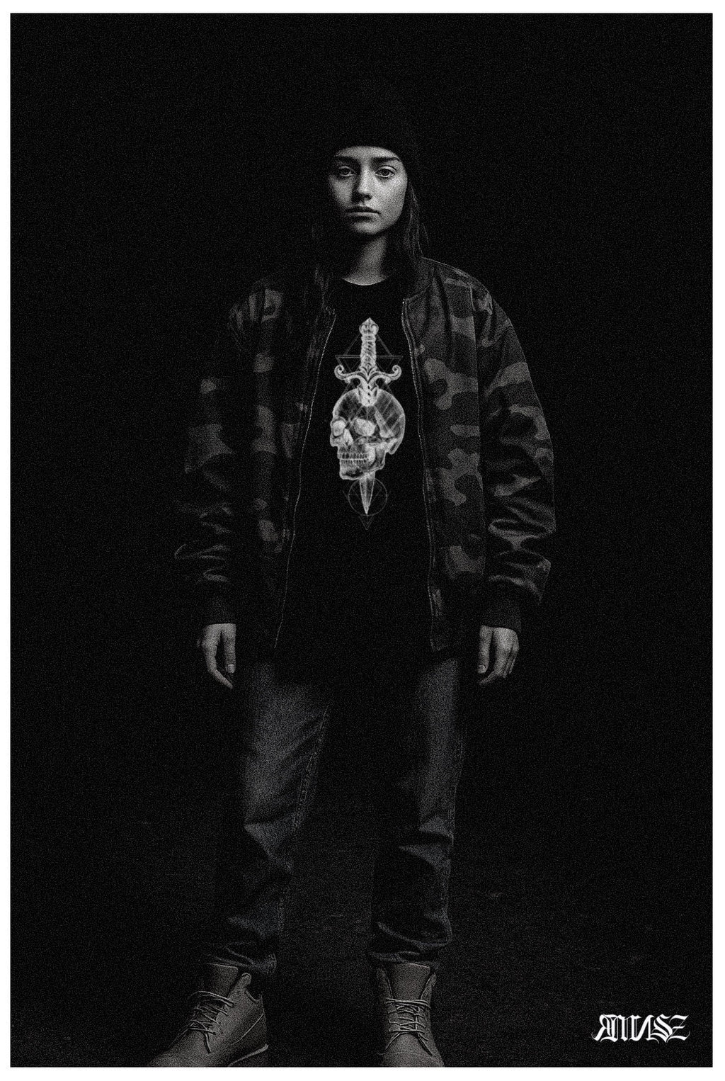 "Sang froid" Unisex Bio - T-Shirt mit Rippkragen - rmnsz.store