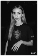 "Unfathomable" Unisex Bio - T-Shirt mit Rippkragen - rmnsz.store