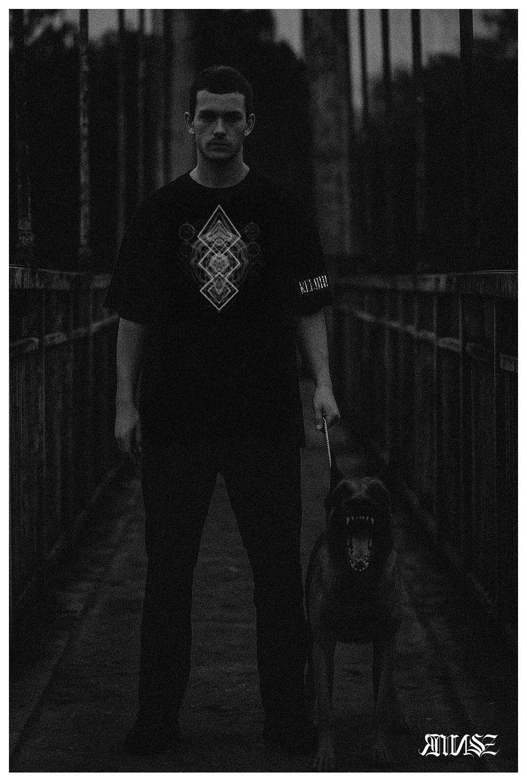 "Unfathomable" Unisex Bio - T-Shirt mit Rippkragen - rmnsz.store